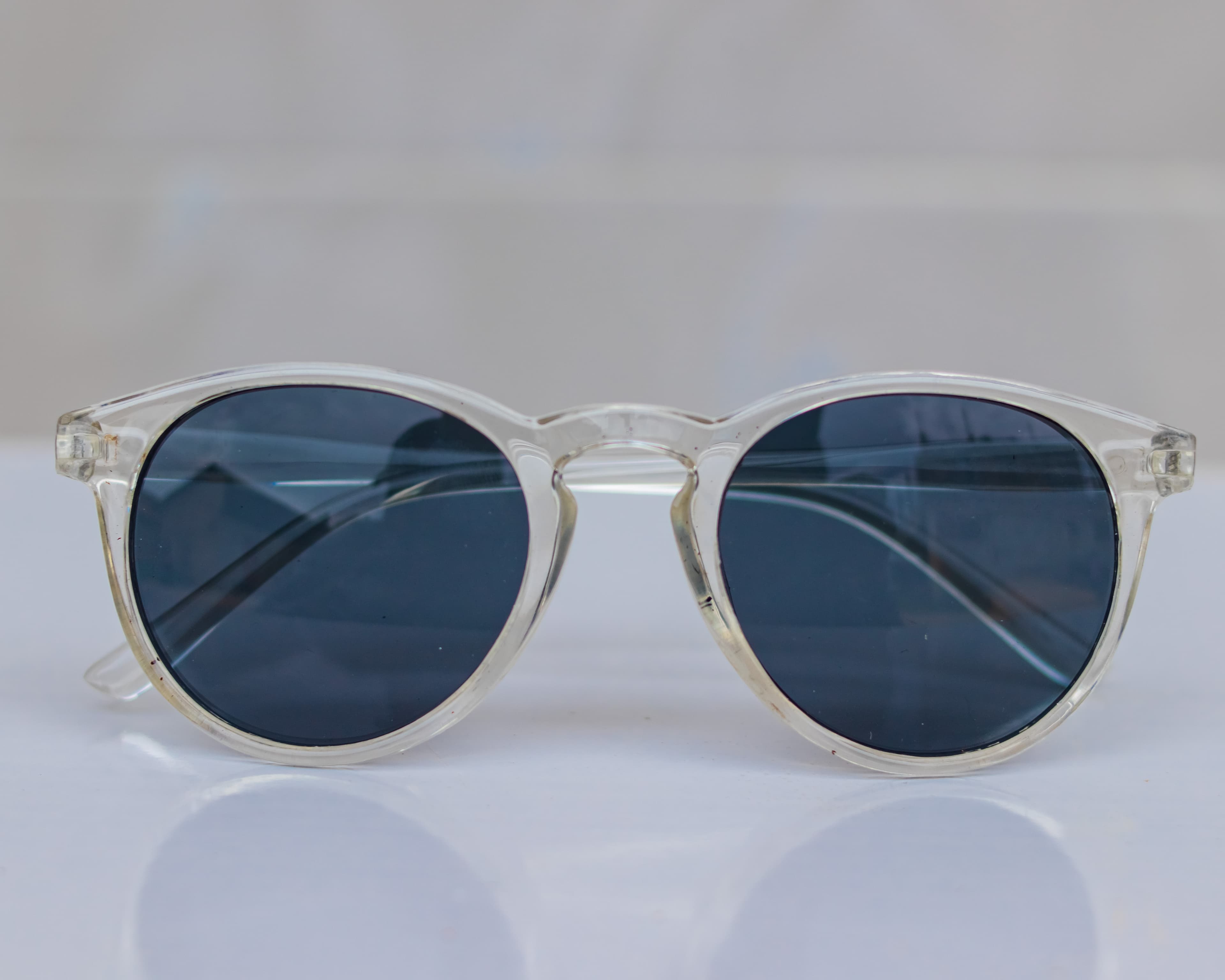 Round clear frame sunglasses