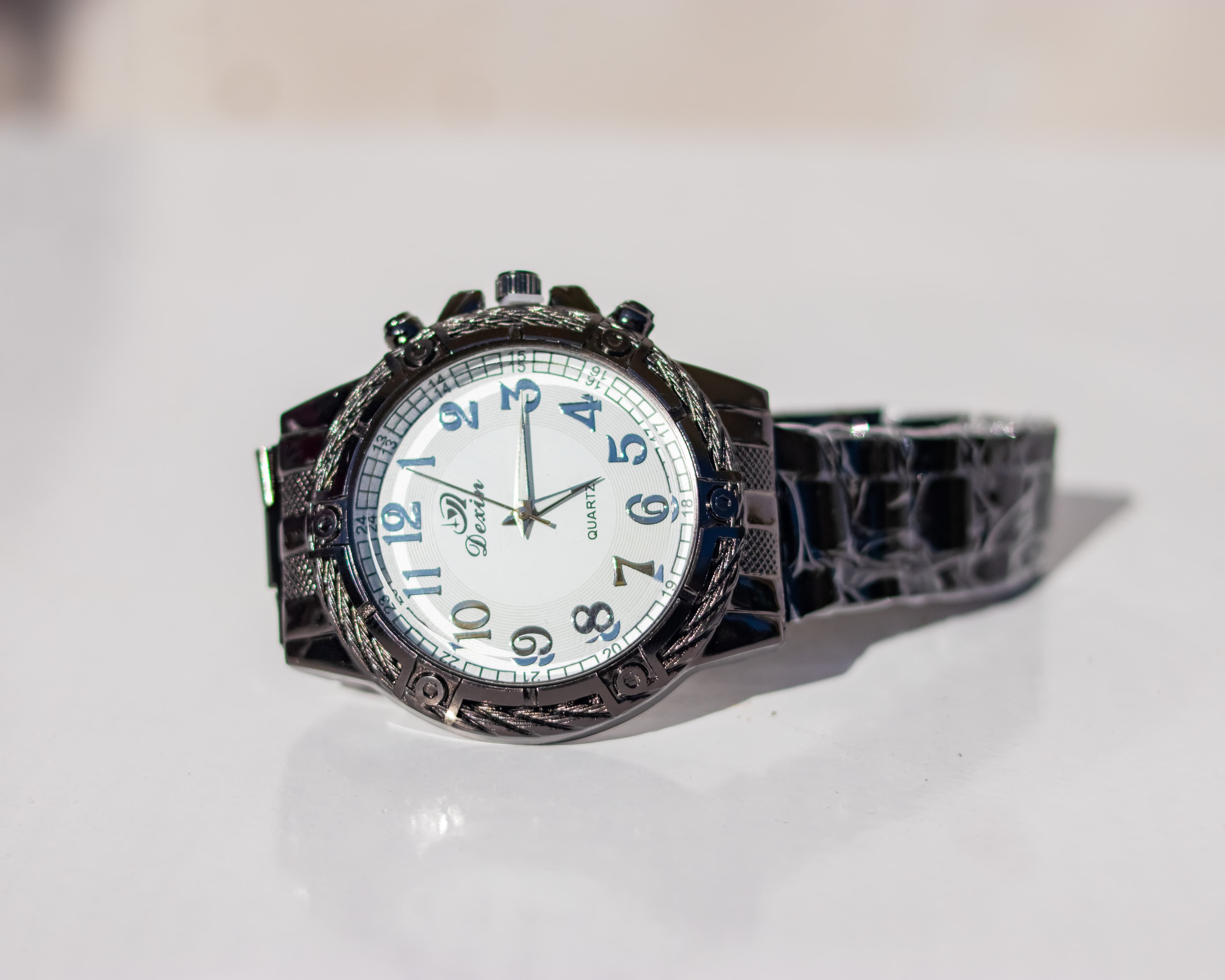Professional white dial wristwatch