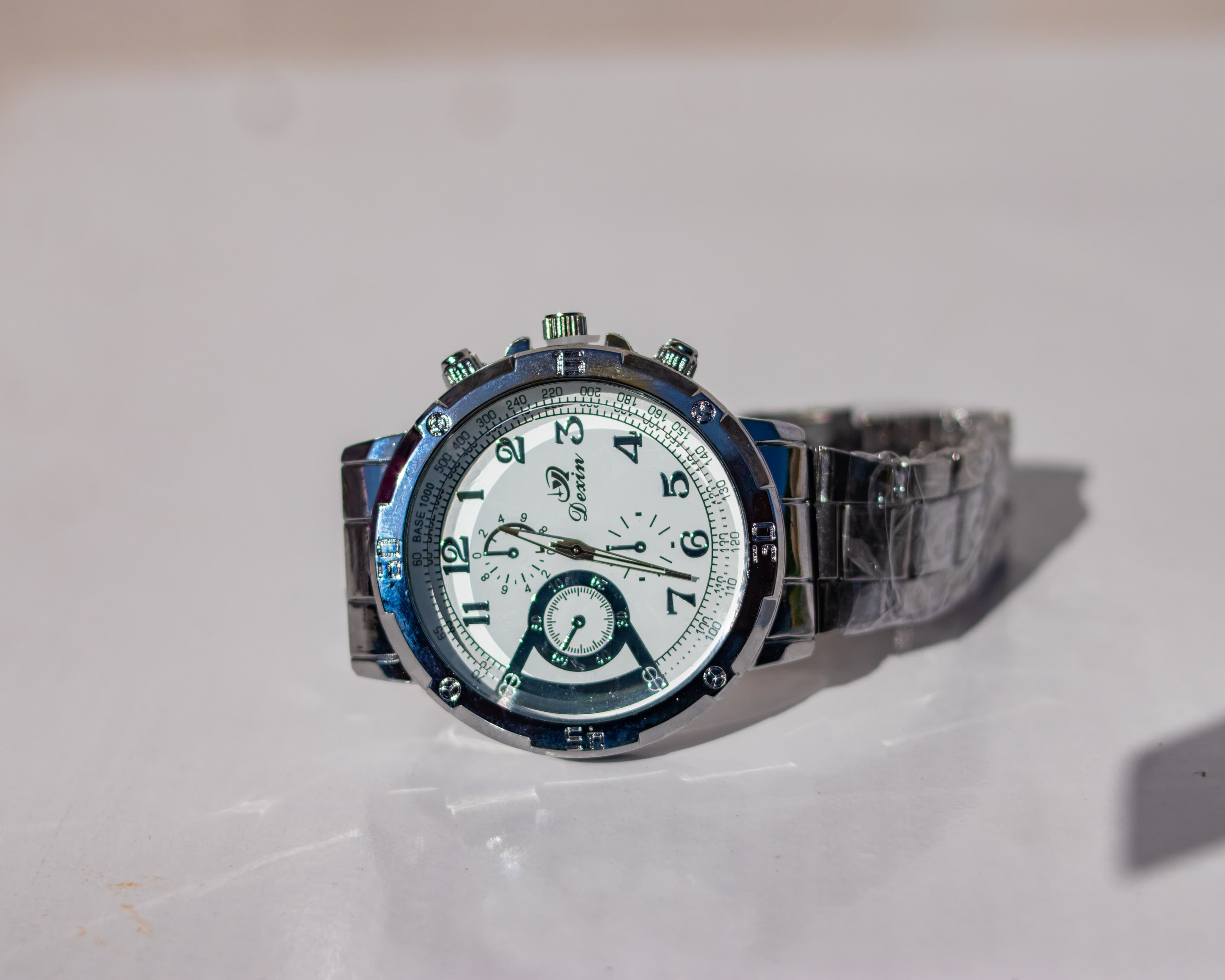 Elegant-silvery men wristwatch
