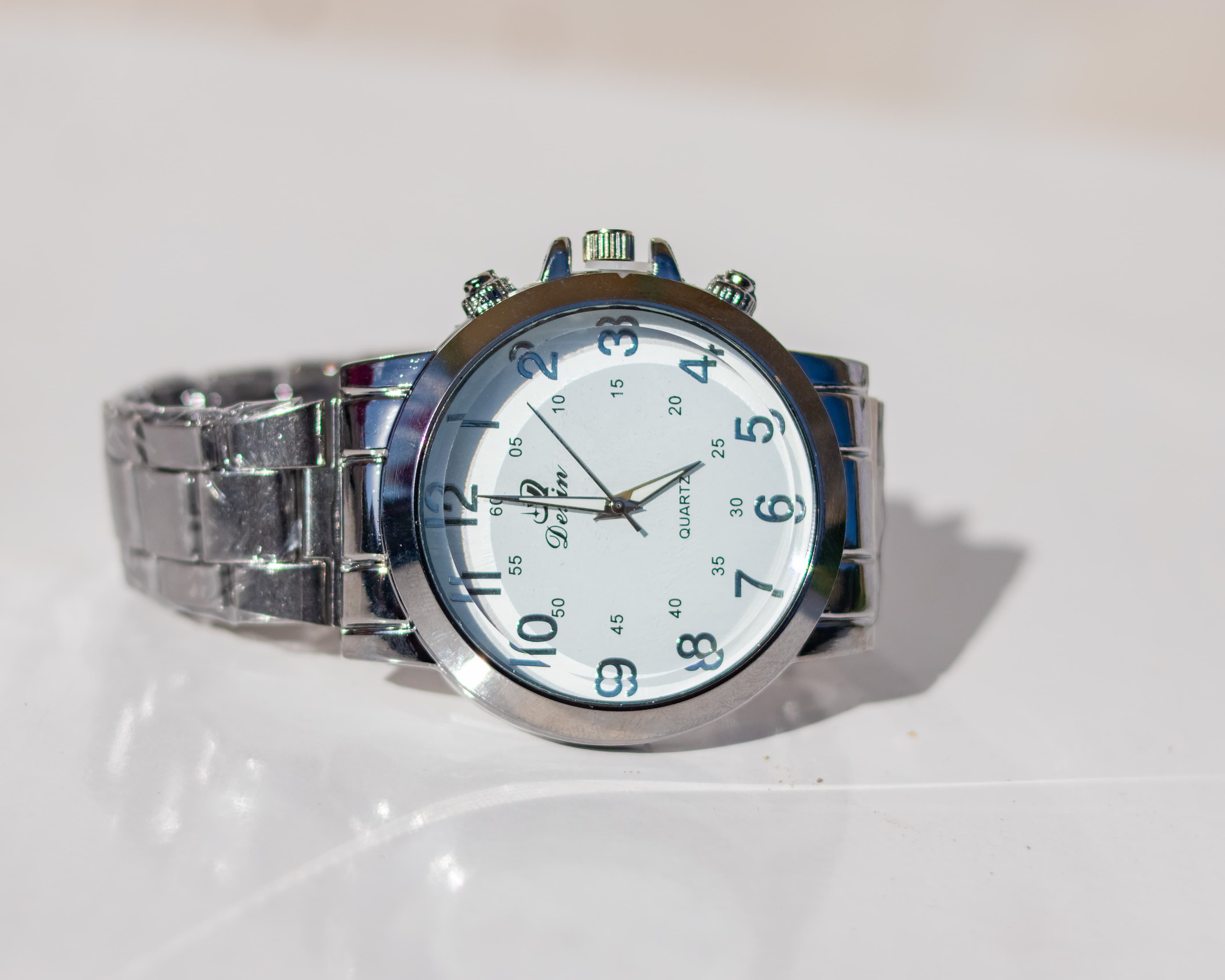 Silvery white-dial metallic wristwatch