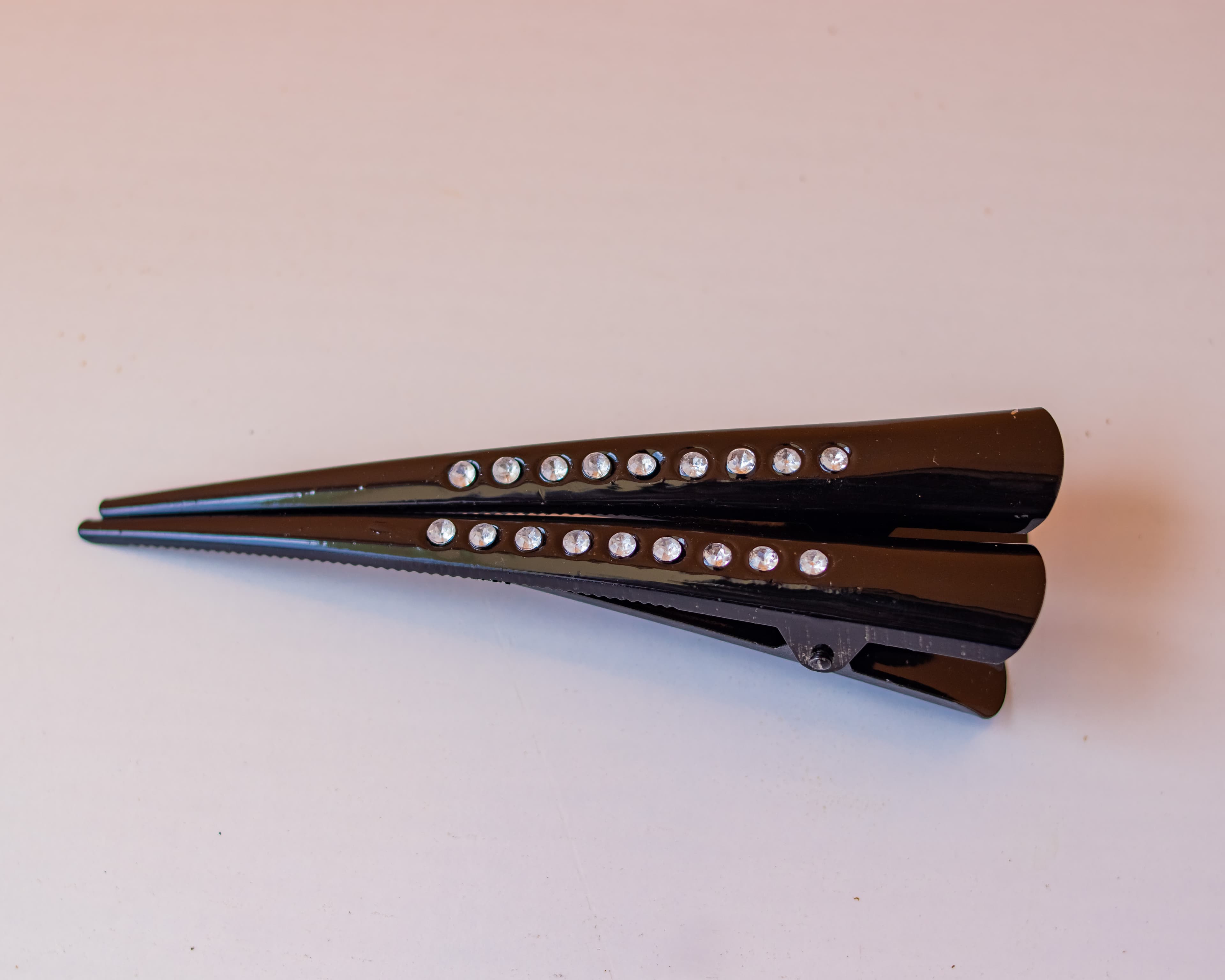 Arrow hair clips