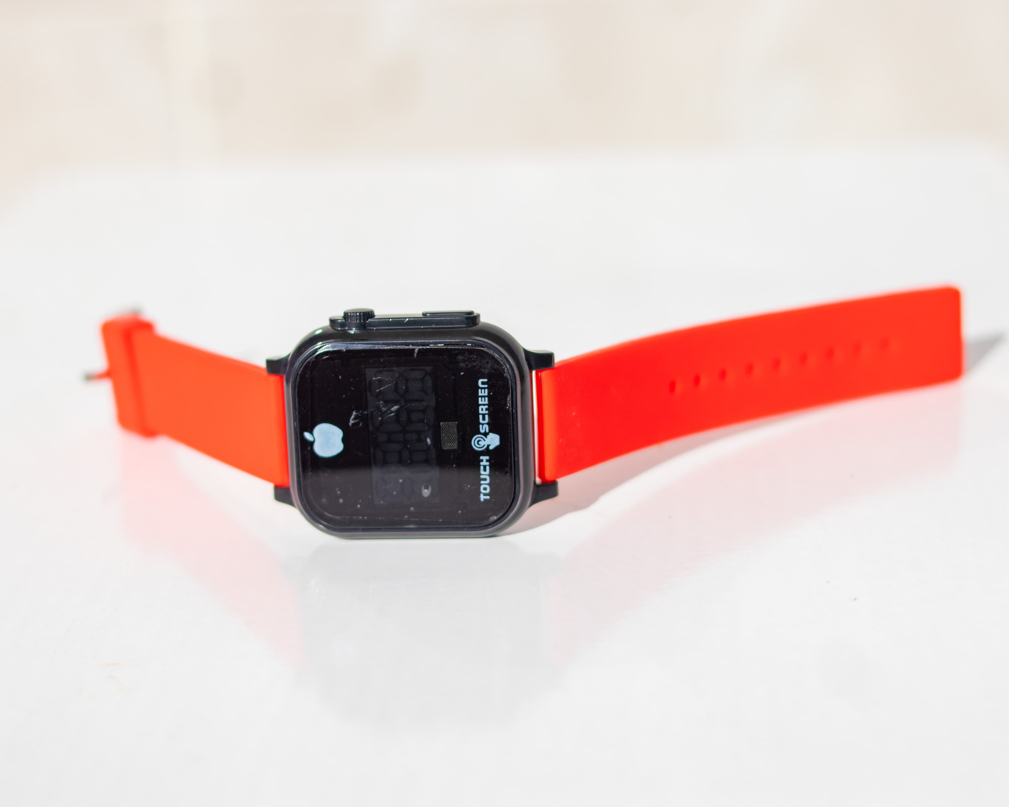 Sporty smartwatch-style with red silicone strap