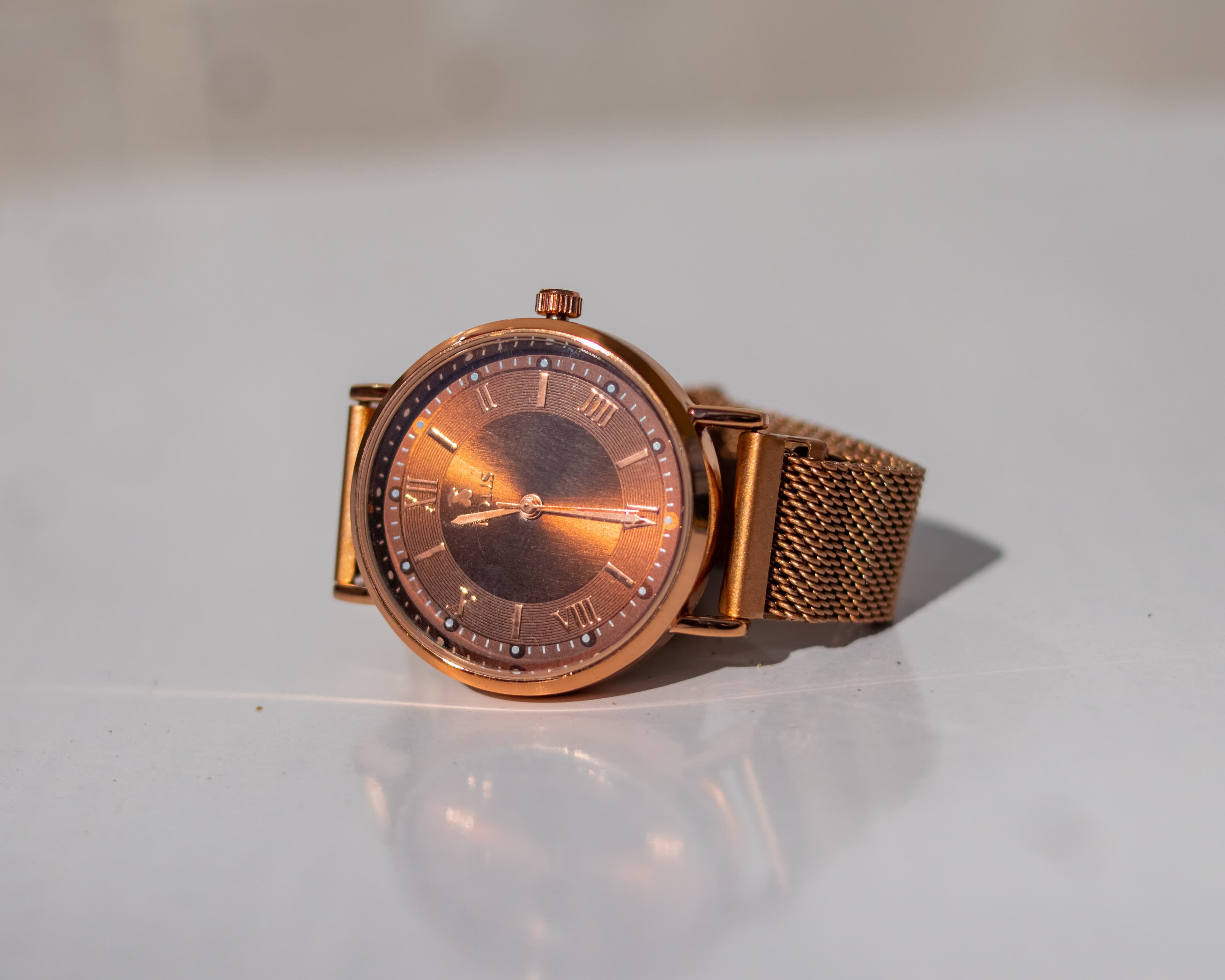 Elegant gold sunburst dial wrist watch