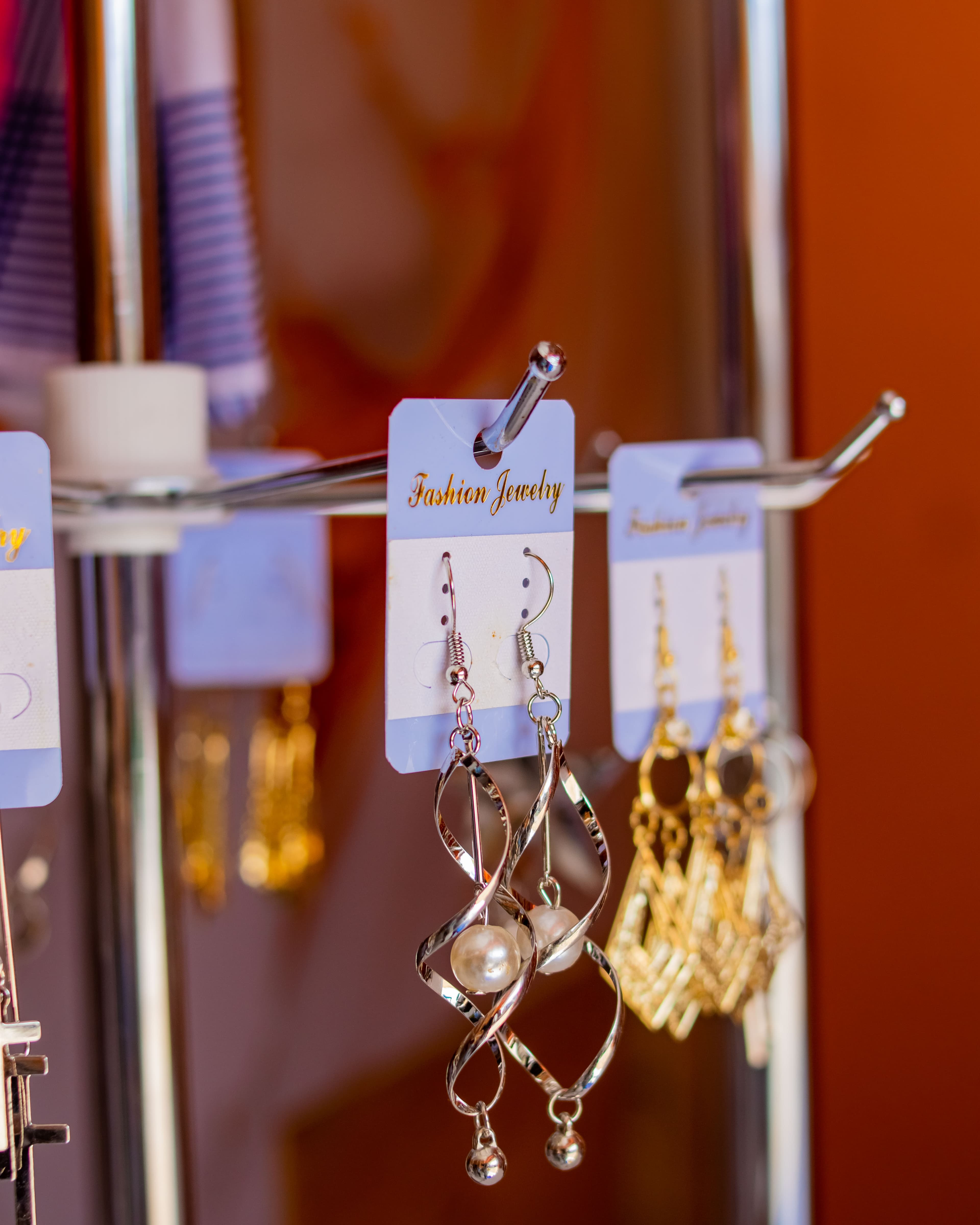 Silver winding dangling earrings