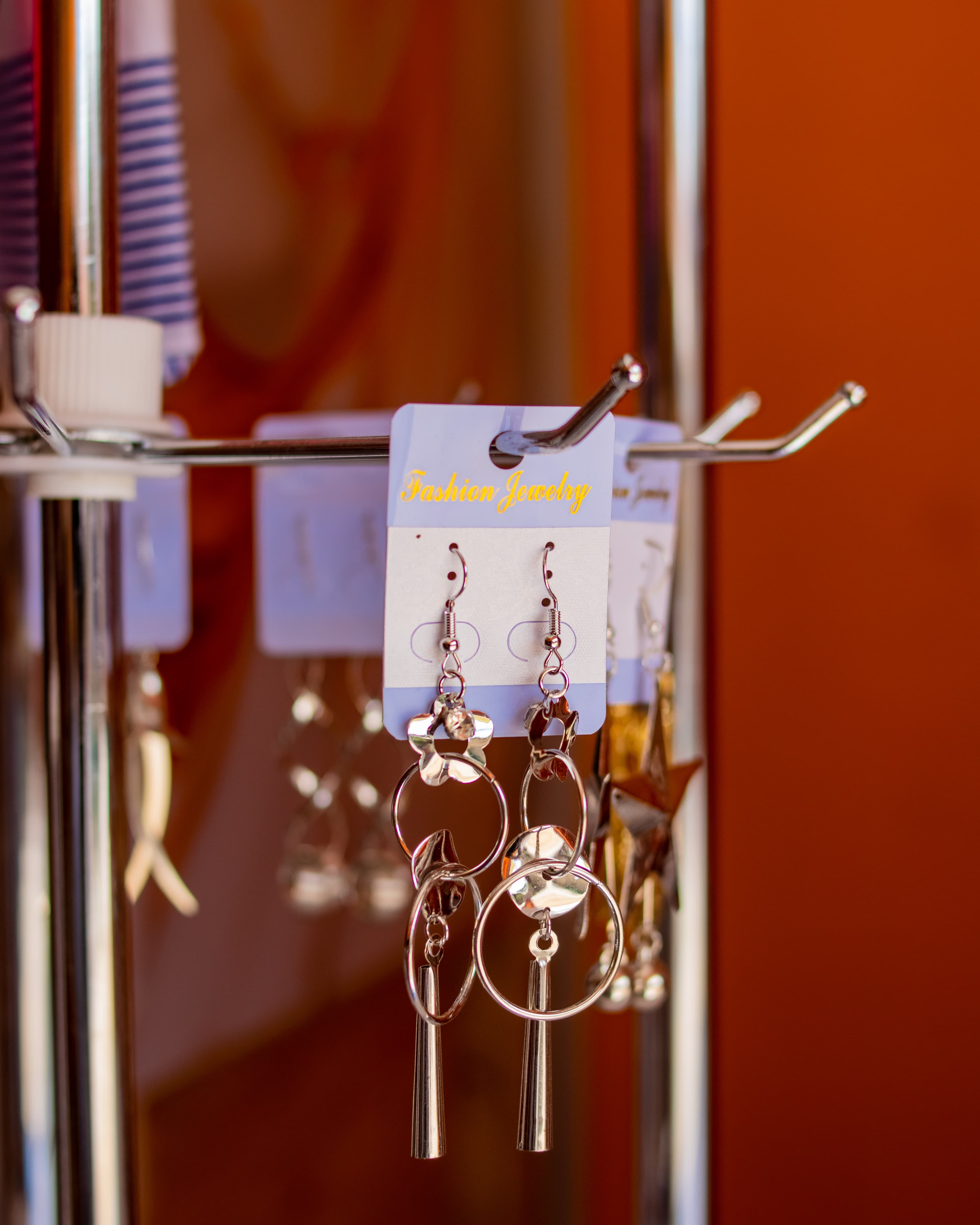 Silvery dangling earrings