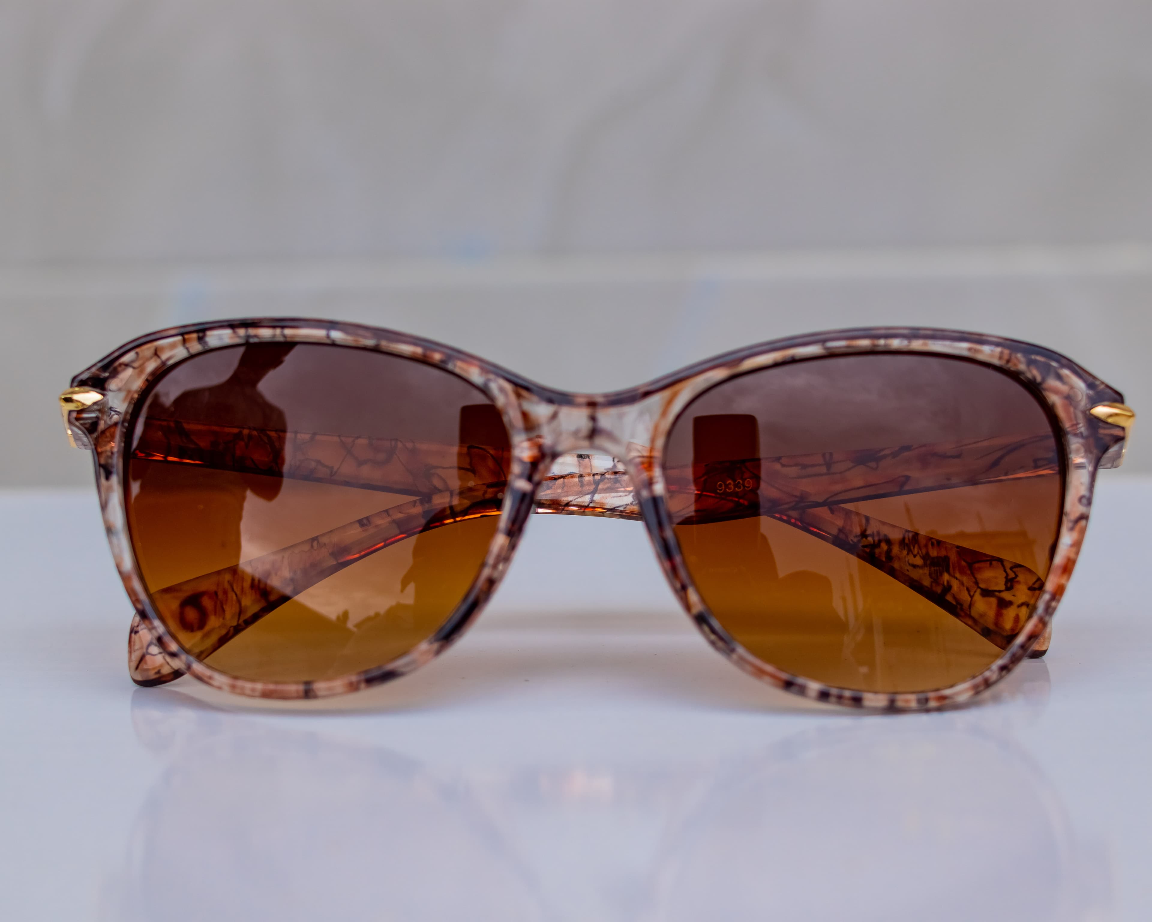 Feminine adult sunglasses