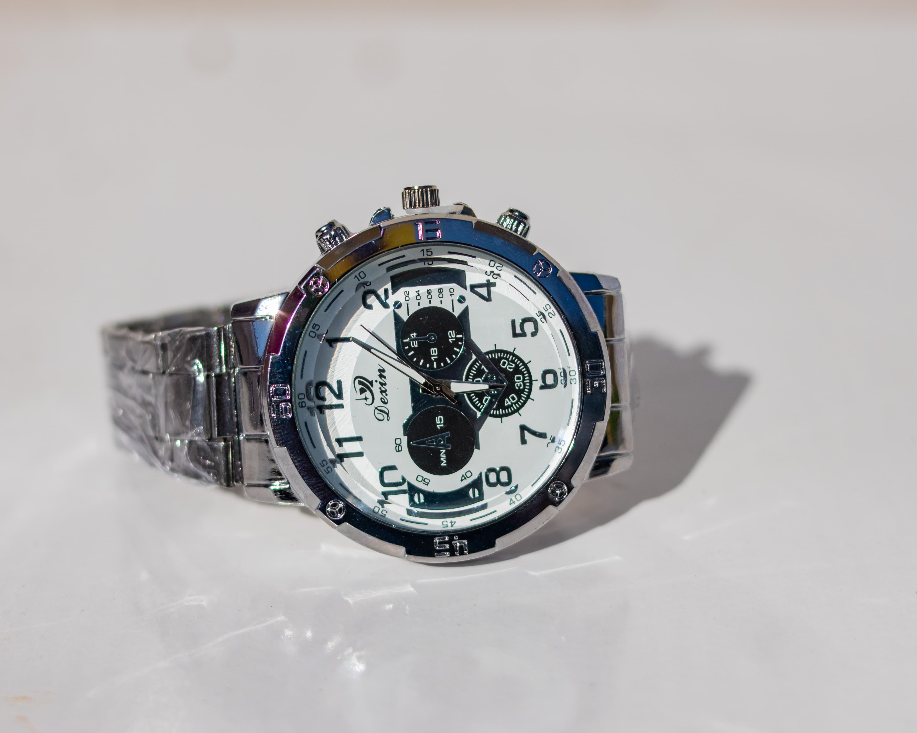 silvery white-dial men wristwatch